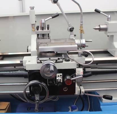 중량 Universal Mechanical Precision Lathe Max. 작업 조각의 길이가 1000mm