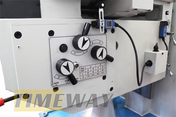 UM320D 중량 작업용 수평 무릎형 프레싱 머신 무게 KG 1550
