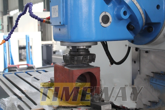 금속용 BM715 수직 프레싱 머신 1500x650mm 테이블 여행 및 7300KG 무게