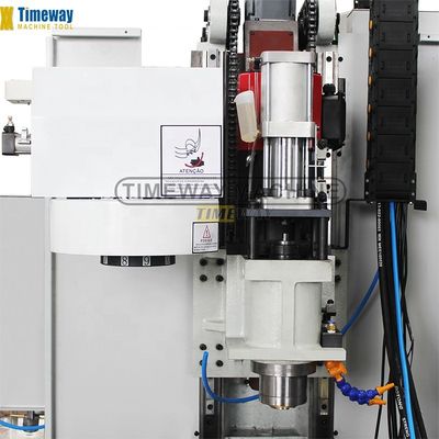 기계 정비소에서 GSK CNC 제어 시스템과 수직 가공 센터