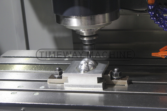 800mm 경직 이동 VMC850L CNC 프레싱 필요를위한 수직 가공 센터